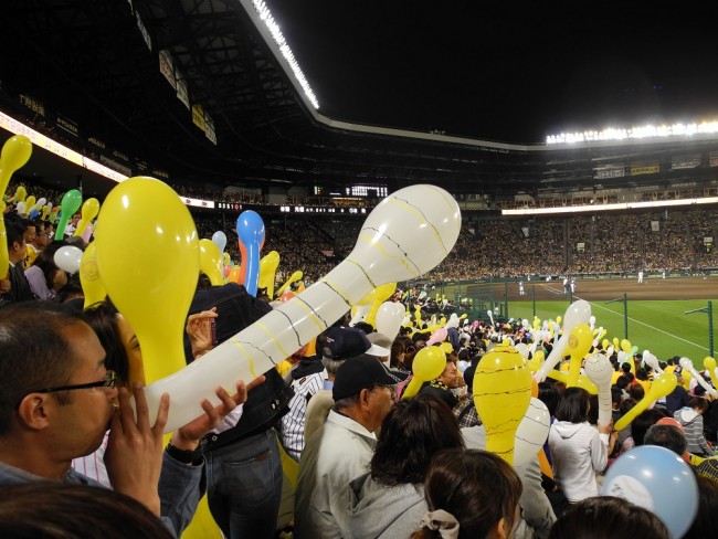 Hanshin Tigers fans at Koshien Stadium Hanshin Tigers fans at Koshien Stadium