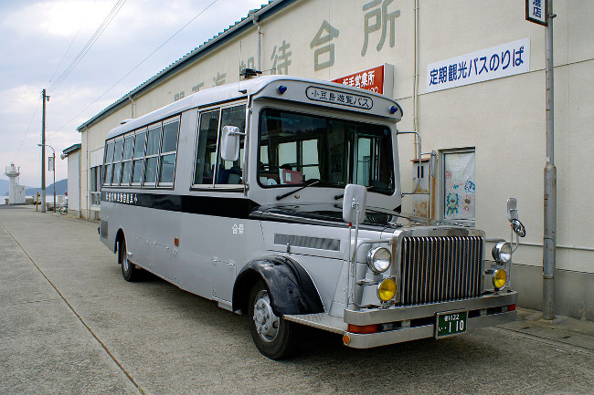 Shodoshima Bus at Sakate port, Shodoshima Photo: 633highland Shodoshima Bus at Sakate port, Shodoshima Photo: 633highland