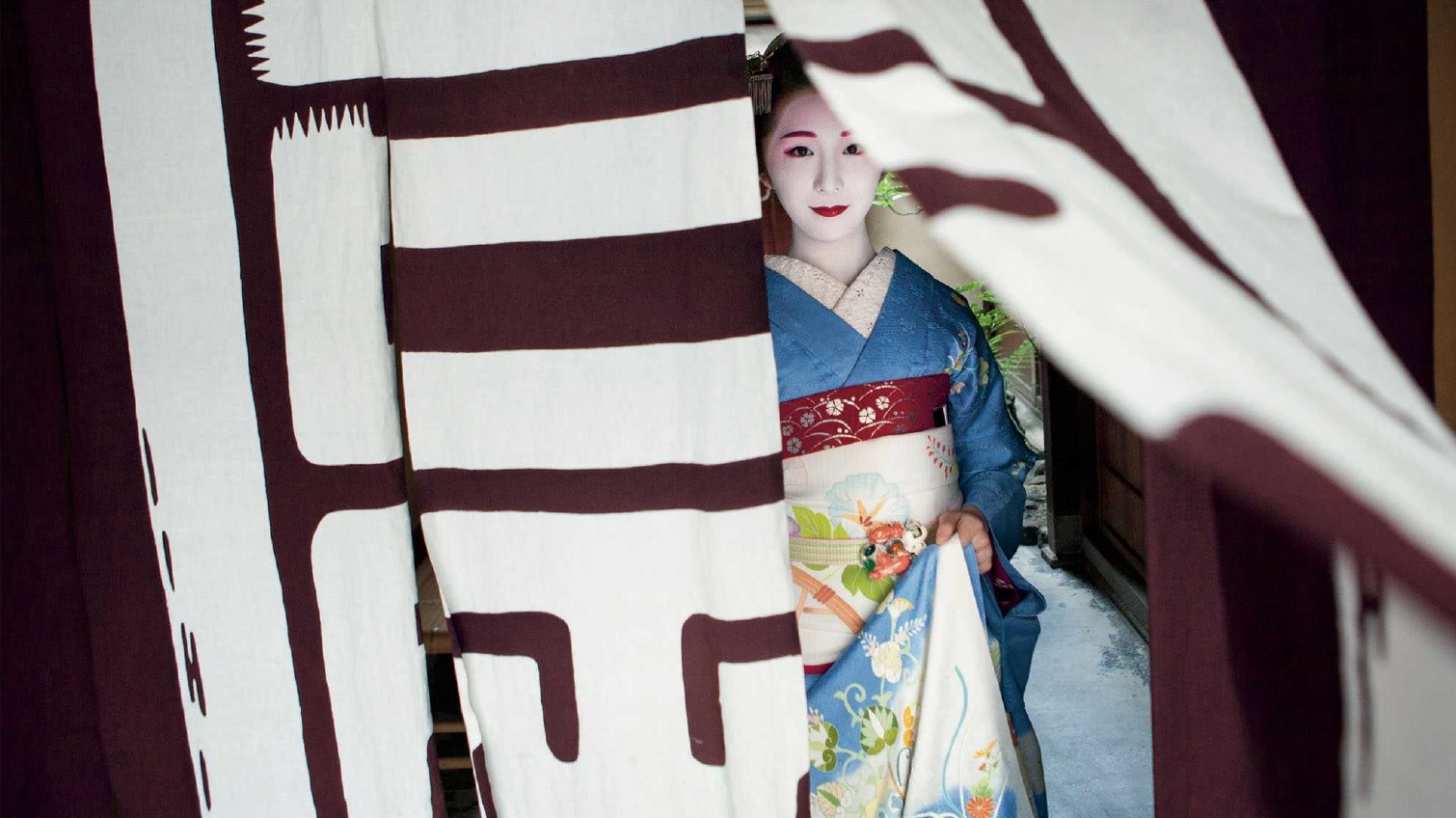 Secret Maikos 2 Secret Moments of Maikos Philippe Marinig The Real Japan Rob Dyer